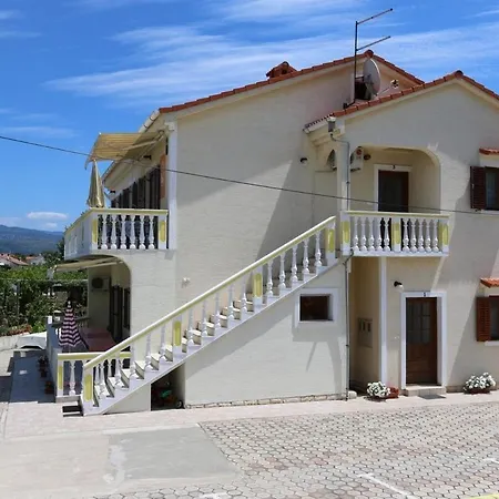 In With Two-bedrooms 7