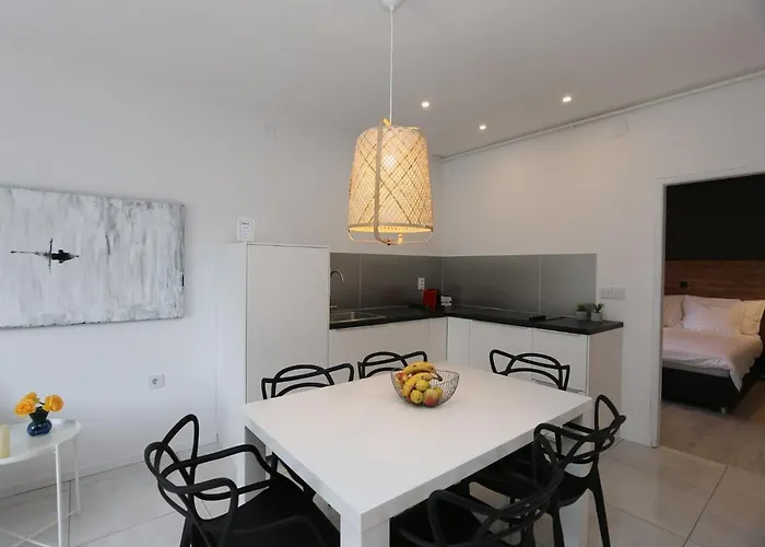 In With Two-bedrooms 7 아파트