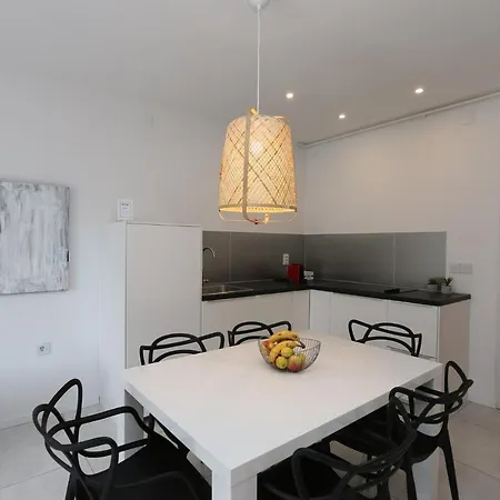 In With Two-bedrooms 7 Apartment