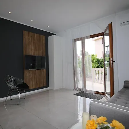 Apartment In With Two-bedrooms 7 Silo (Krk)