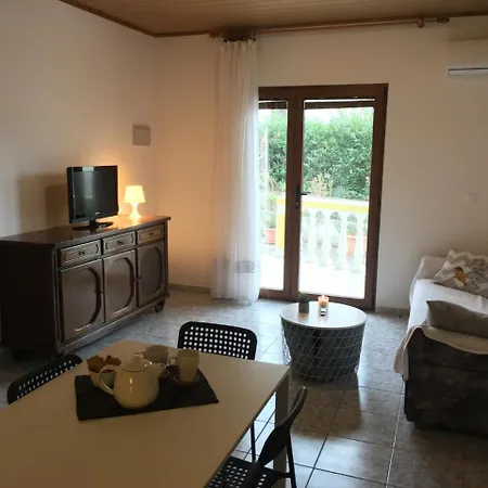 In With Two-bedrooms 7 Apartment