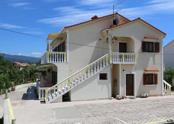 In With Two-bedrooms 7